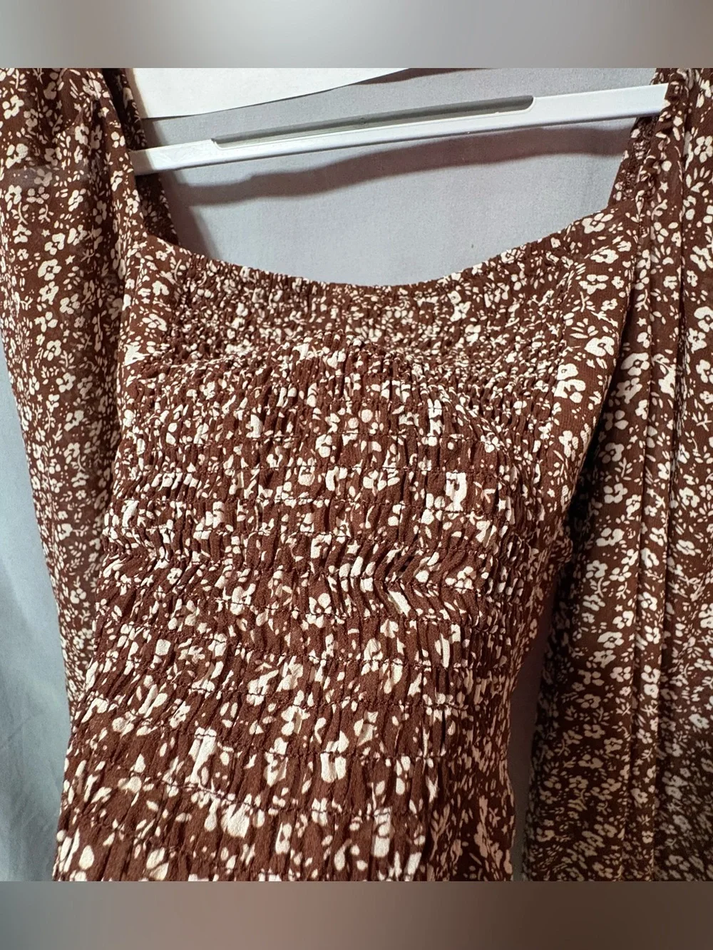 ASTR Tonina Ditsy Ivory Brown Floral Ruched Square-Neck Puff Sleeve Top